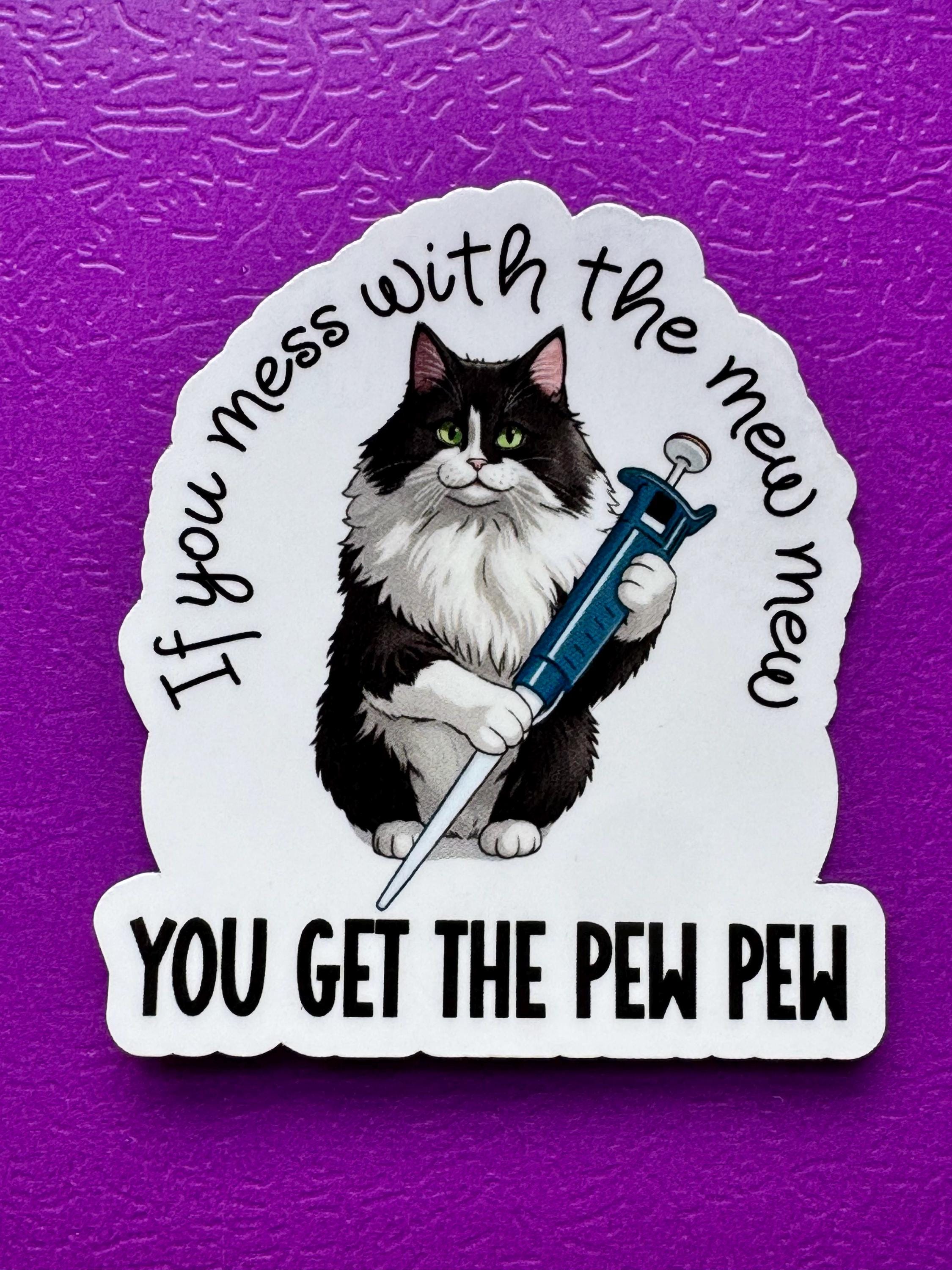 Sticker labo Chat avec une pipette : Pew Pew | Biologie étanche, médecine, culture cellulaire
