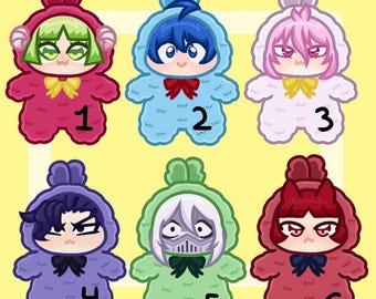 Puede incluir: Seis ilustraciones de personajes de dibujos animados con disfraces de osos de peluche. Los disfraces son de varios colores, incluyendo rojo, azul, morado, verde y rosa. Cada personaje tiene una expresión única y un lazo a juego, con los números 1-6.