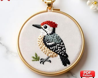 Schema per ricamo del picchio (PDF), mini ricamo, ricamo per ciondoli, piccolo schema per telaio, download immediato