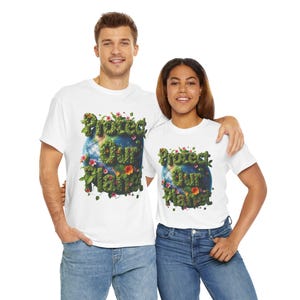 Camiseta ecológica "Protege Nuestro Planeta", floral, sostenible, regalo natural, camiseta ambiental con letras musgosas, Día de la Tierra.