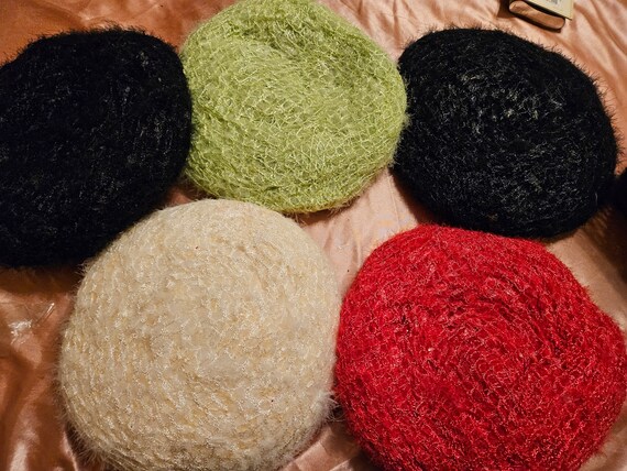 Vintage lot of five ladies feathered berets  made… - image 2