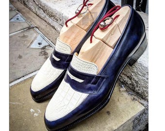 Zapatos de cuero azul y blanco de lujo, mocasines hechos a mano para vestidos de novia.
