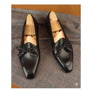 Zapatos personalizados para hombre, color negro, de piel auténtica, tipo mocasín, sin cordones, hechos a mano.
