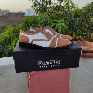 Maßgeschneiderte zweifarbige Leder Wingtip Brogue Schuhe