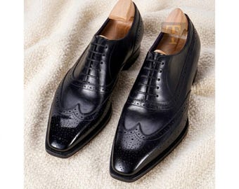 Chaussures richelieu sur mesure en cuir noir faites main avec bout ailé, richelieu