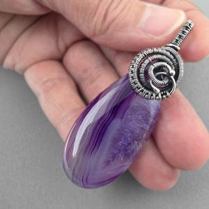 Handgemachte lila Achat Anhänger Draht gewickelt in oxidiertem Sterling Silber und Feinsilber, einzigartige Halskette, handgefertigter Edelsteinschmuck