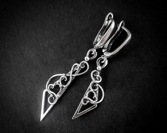 Asymmetric earrings, sterling silver, close leverback findings, clip on, earclip, sterling silver, triangle earrings, different lengths.