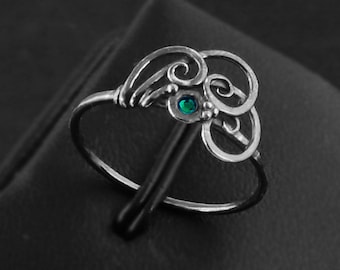 Swarovski delicate silver ring, emerald cystal. Fairy sterling ring. Sterling silver, oxidized. Black ring.