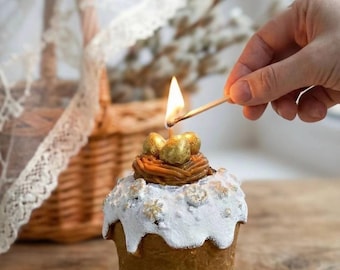Vela Kulich de Pascua hecha a mano / Decoración de pan ortodoxo con huevos dorados