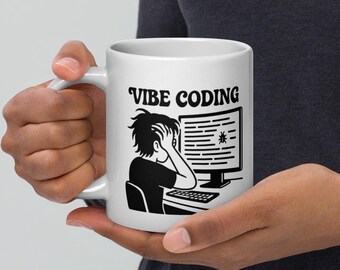 Taza Vibe Coding Bug: Divertida taza de café blanca para realistas, depuradores y entusiastas de la calidad del código
