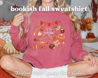 jesienna bluza z okrągłym dekoltem i motywem książkowym | przytulny jesienny kolaż