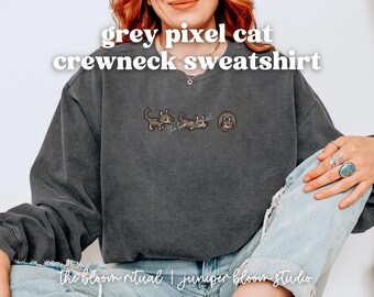 Szara, przytulna bluza z okrągłym dekoltem i motywem kota pikselowego | przytulny prezent dla graczy
