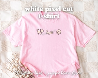 Przytulna koszulka z białym pikselowym kotem | przytulny prezent dla graczy