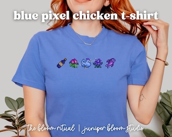 Niebieska koszulka z pikselowym kurczakiem, wygodna, z odkrytymi ramionami | przytulny prezent dla graczy