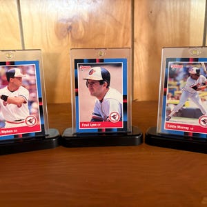 Espositore di figurine da baseball degli Orioles: le leggende degli anni '80 Ripken, Lynn, Murray: un regalo unico per papà, per la famiglia dei tifosi, per l'ufficio o per il compleanno.