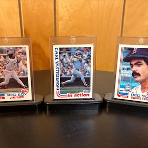 Espositore di figurine dei Red Sox da baseball: le leggende degli anni '80 Rice, Yastrzemski ed Evans: un regalo unico per papà, per la famiglia dei tifosi, per l'ufficio o per un compleanno.