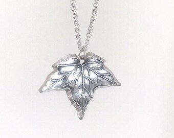 Collier de feuille d’érable d’argent, feuille réaliste argent fin, bijoux de nature, collier de tous les jours rustique terreux, cadeau artisanal artisanal artisanal