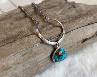 Silver Turquoise Pendant Necklace, Hammered Texture Arch, Copper Turquoise, Horse Shoe Pendant, Modern Boho Style, Teardrop Pendant