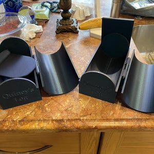 Hondenvoercontainer en -snijder voor hondenvoer 'stammen'.