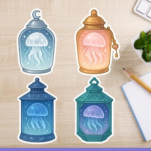 Magische Quallen Laternen Aufkleber | Kawaii Fantasy Qualle in Glaslaternen | Soft Glow Aesthetic Sea Creature Vinyl Aufkleber