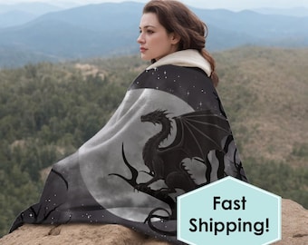 Manta con capucha de forro polar Sherpa con diseño de dragón y luna. Mantente abrigado mientras descansas, ves la tele, acampas, lees, juegas a videojuegos o vives en una autocaravana. Ideal para la vida en residencia universitaria.