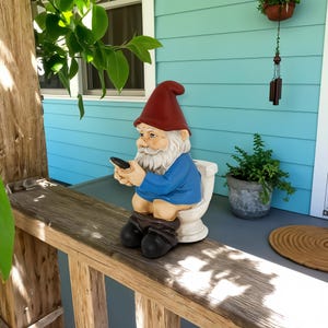 Funny Garden Gnome on Toilet with Cell Phone – Hilarious Outdoor Statue for Porch, Patio, or Yard Decor – Red Hat Gnome Figurine