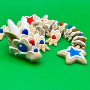 Dragón de Galletas Patriótico – Juguete flexible articulado rojo, blanco y azul, impreso en 3D – Decoración de escritorio de fantasía PLA