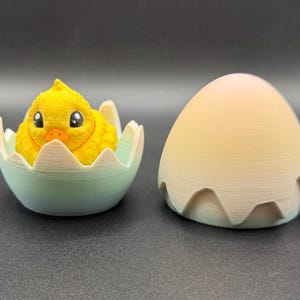 Articulated Baby Chick in Egg – Surprise Color Egg – 3D Printed Hatchling