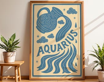 Puede incluir: Un cuadro enmarcado con una ilustración azul del signo zodiacal Acuario. La obra de arte incluye una jarra vertiendo agua, nubes y la palabra "Aquarius". El marco es de color marrón claro.