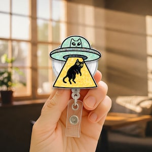 Bobine d'insigne de chat UFO | Joli porte-carte d'identité pour vaisseau spatial extraterrestre pour infirmières, vétérinaires et enseignants | Badge rétractable drôle de chat noir pour le travail