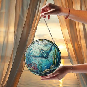 Manta Ray Glass Suncatcher: Coastal Sea Life Window Art