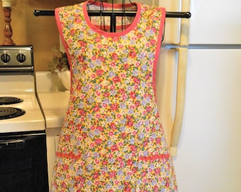 Women's Vintage Style Old Fashioned Full Apron in Yellow Floral in XL