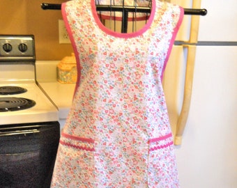 Old Fashioned Grandma Style Apron in Pink Floral size Medium