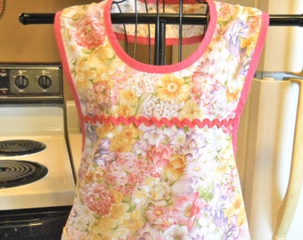 Old Fashioned Full Apron with Soft Florals in size Medium