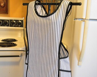 Plus Size Old Fashioned Crossover Cross Back No Tie Apron in Black and White Ticking Aprons for Women Vintage Style 1940's Style in XXL
