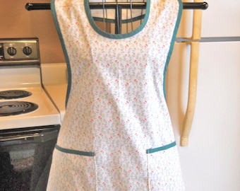 Women's Old Fashioned Apron in Ivory and Green size Medium