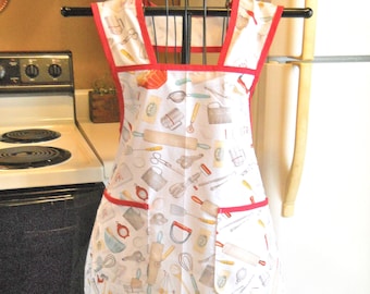 Old Fashioned Full Apron with Vintage Cooking Utensils in size Medium