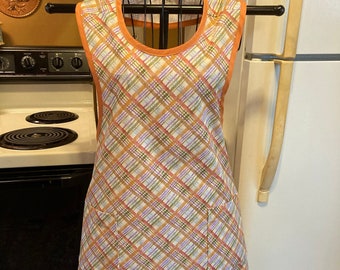 Grandma Style Apron in Colorful Plaid in XL