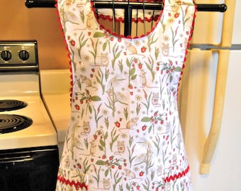 Old Fashioned Grandma Style Apron with Strawberries and Mice size XL