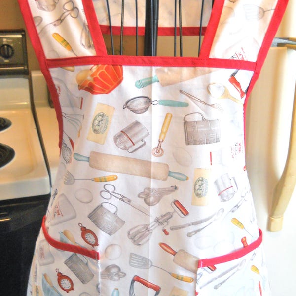 Old Fashioned Full Apron with Vintage Cooking Utensils in size Large