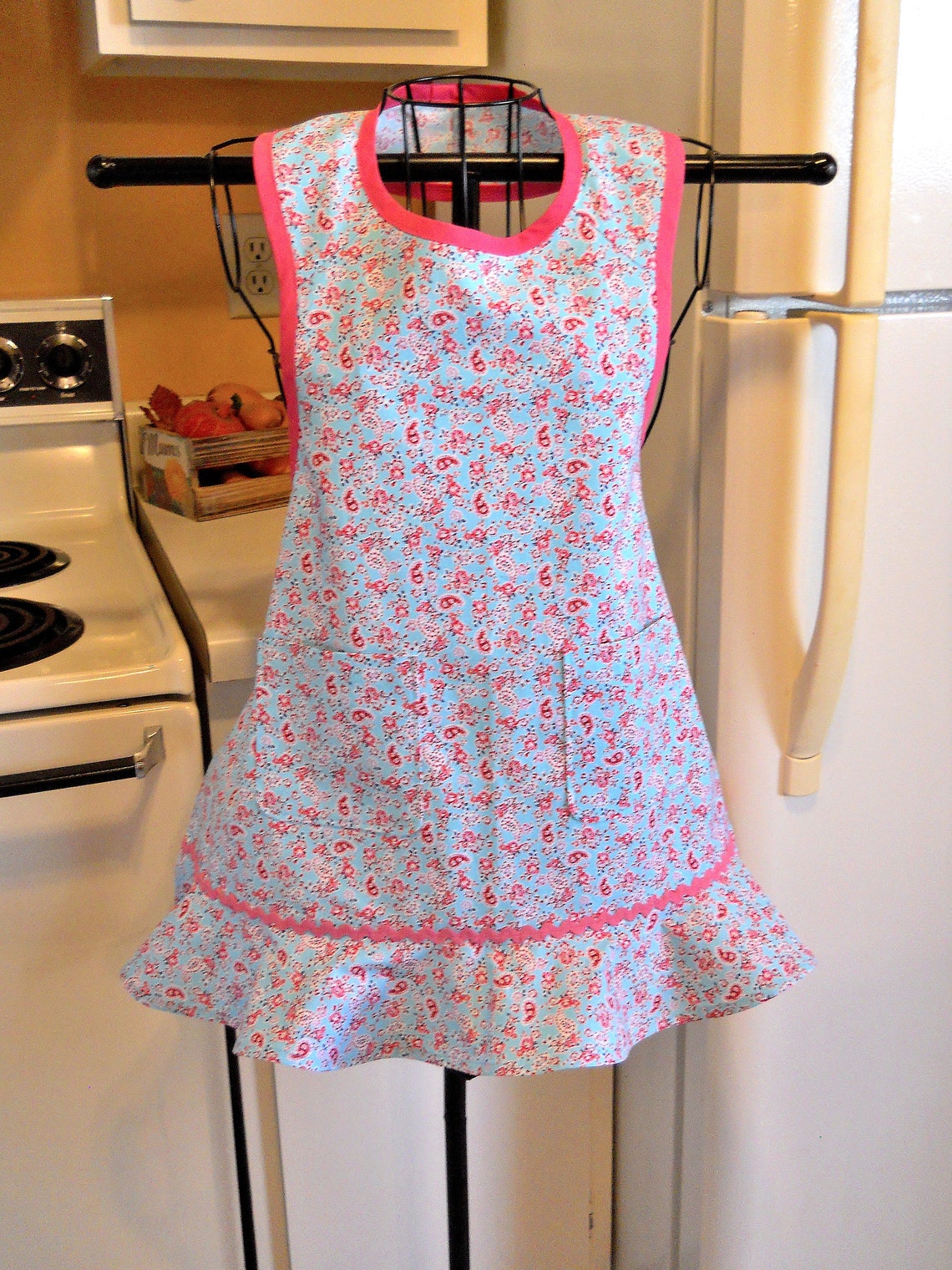 Girl's Vintage Style Apron in Aqua and Pink Paisley Size 4 - Etsy