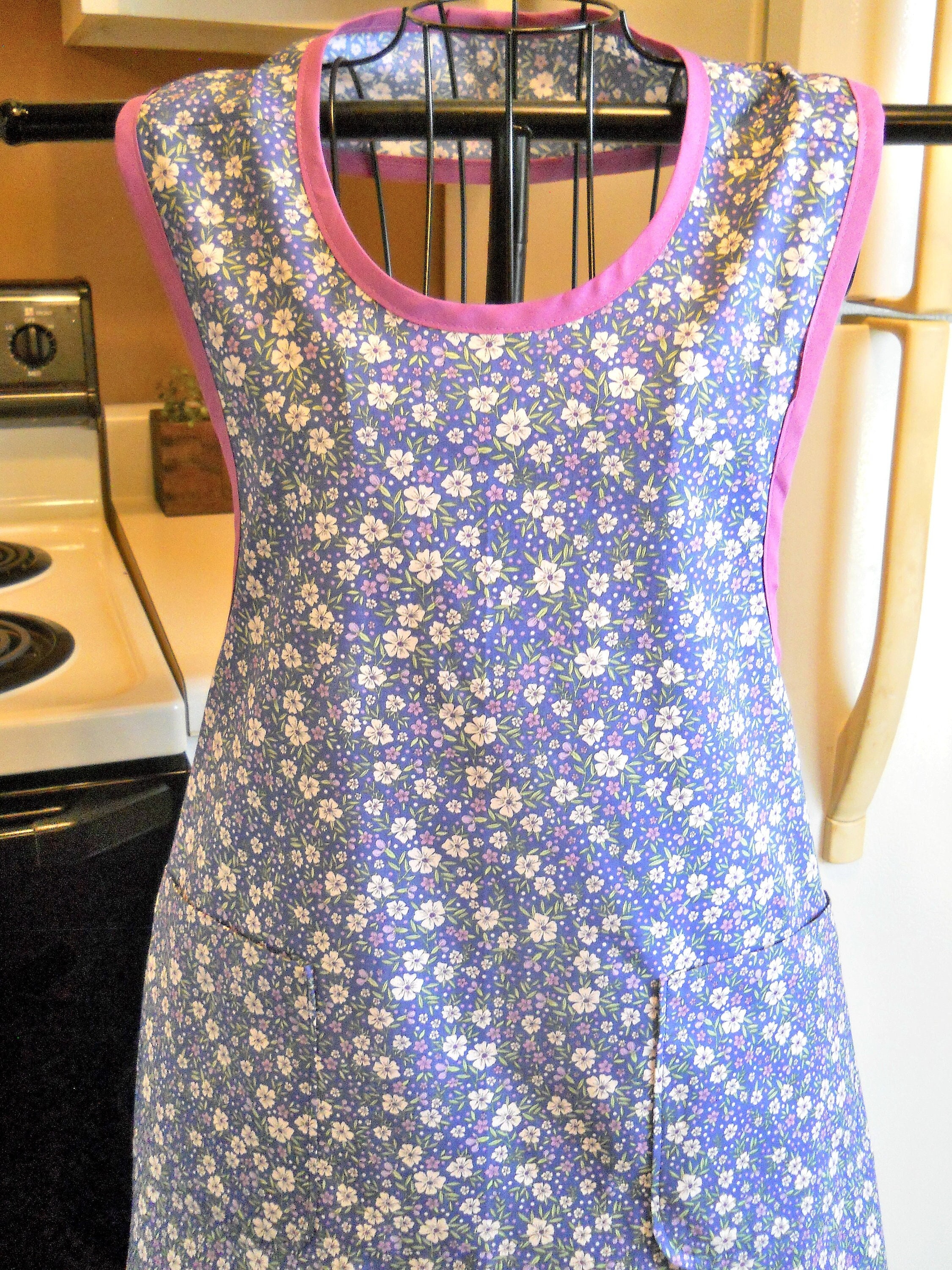 Vintage 1950s 1940s White Purple Floral Full Bib Apron Vintage Floral Bib Apron: 1940s Cotton, Pink Lace Trim - Etsy main image 2