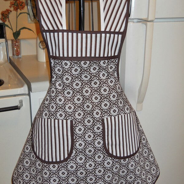 Petite Brown and White Vintage Style Full Apron