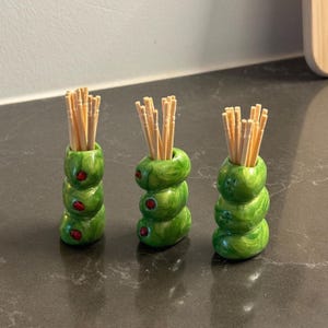 Pojemnik na wykałaczki z oliwkami pimento | Prezenty urodzinowe, dekoracje na wieczór panieński z dopaminą - wystrój stołu domowego