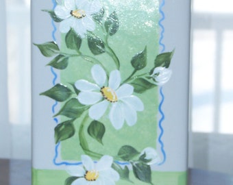 ceramic vase hand painted with white Daisies