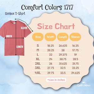 Op de afbeelding: Een koraalkleurig unisex T-shirt met afmetingen voor breedte, lengte en mouwlengte. De maattabel bevat maten S tot 4XL, met afmetingen in inches. De tekst "Comfort Colors 1717" en "Unisex T-Shirt" zijn ook zichtbaar.