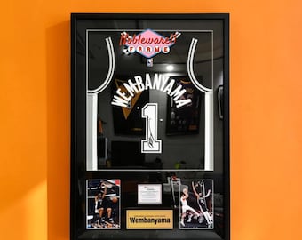 Cuadro deportivo enmarcado y firmado por Wembanyama - Arte mural de baloncesto hecho a mano - Edición de autor con certificado de autenticidad - Regalo para aficionados de los San Antonio Spurs