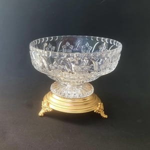 Vintage decoratieve kristallen kom met goudkleurige sokkel