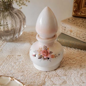 Vintage Floral Ceramic Potpourri Jar | Pink Rose Pomander Fragrance Diffuser | Cottagecore Vanity Decor | Romantic Floral Home Decor