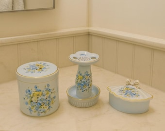 Juego de baño vintage de cerámica con diseño floral azul – Decoración Shabby Chic